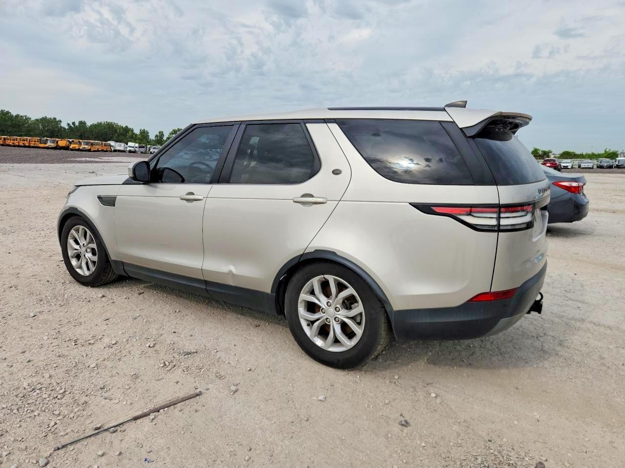 2017 Land Rover Discovery Se - Image 2