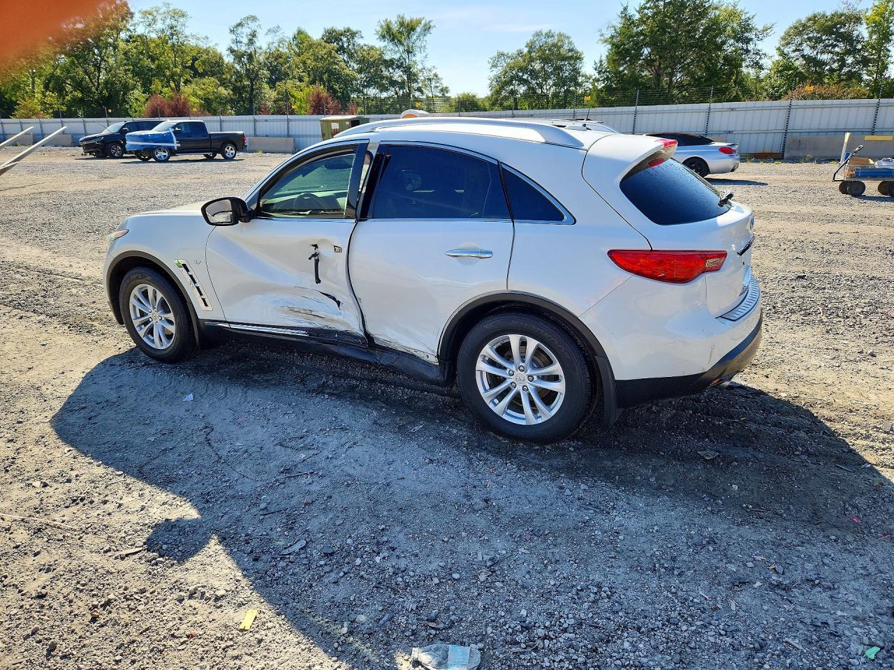 2017 Infiniti Qx70 Base - Image 2