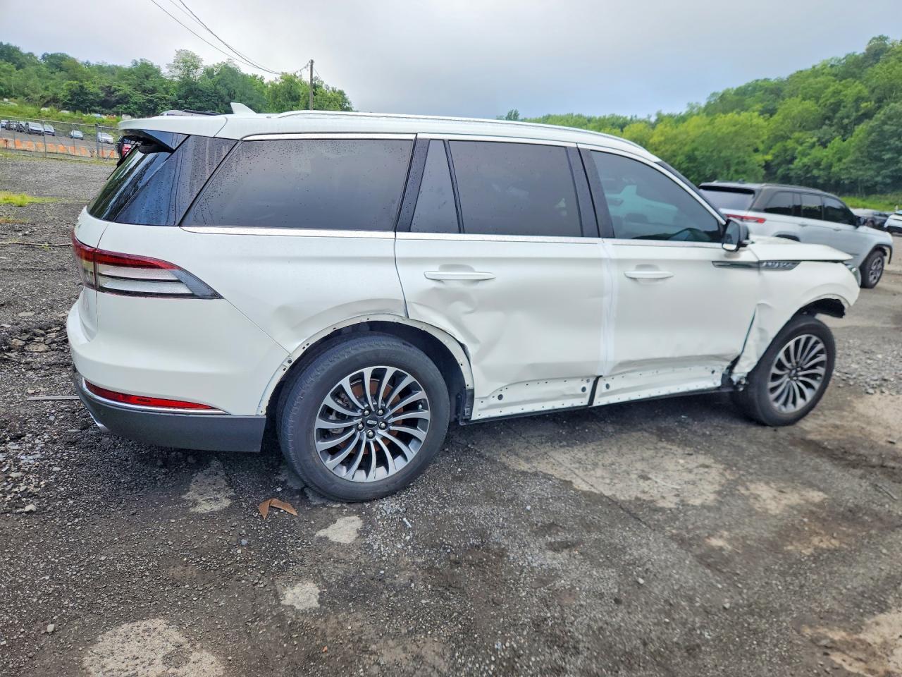 2023 Lincoln Aviator - Image 3