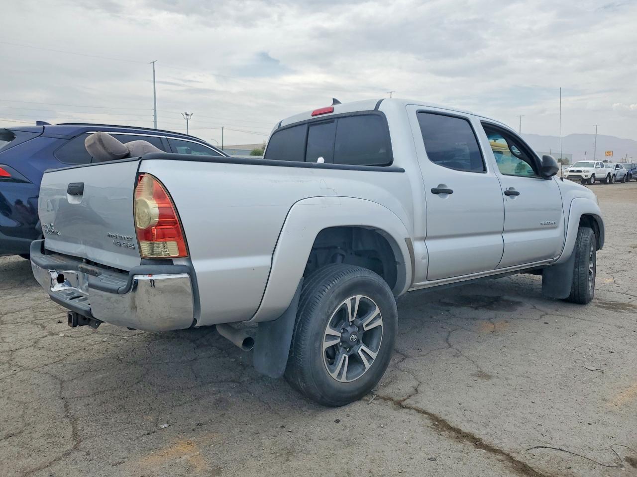 2012 Toyota Tacoma Prerunner V6 - Image 3