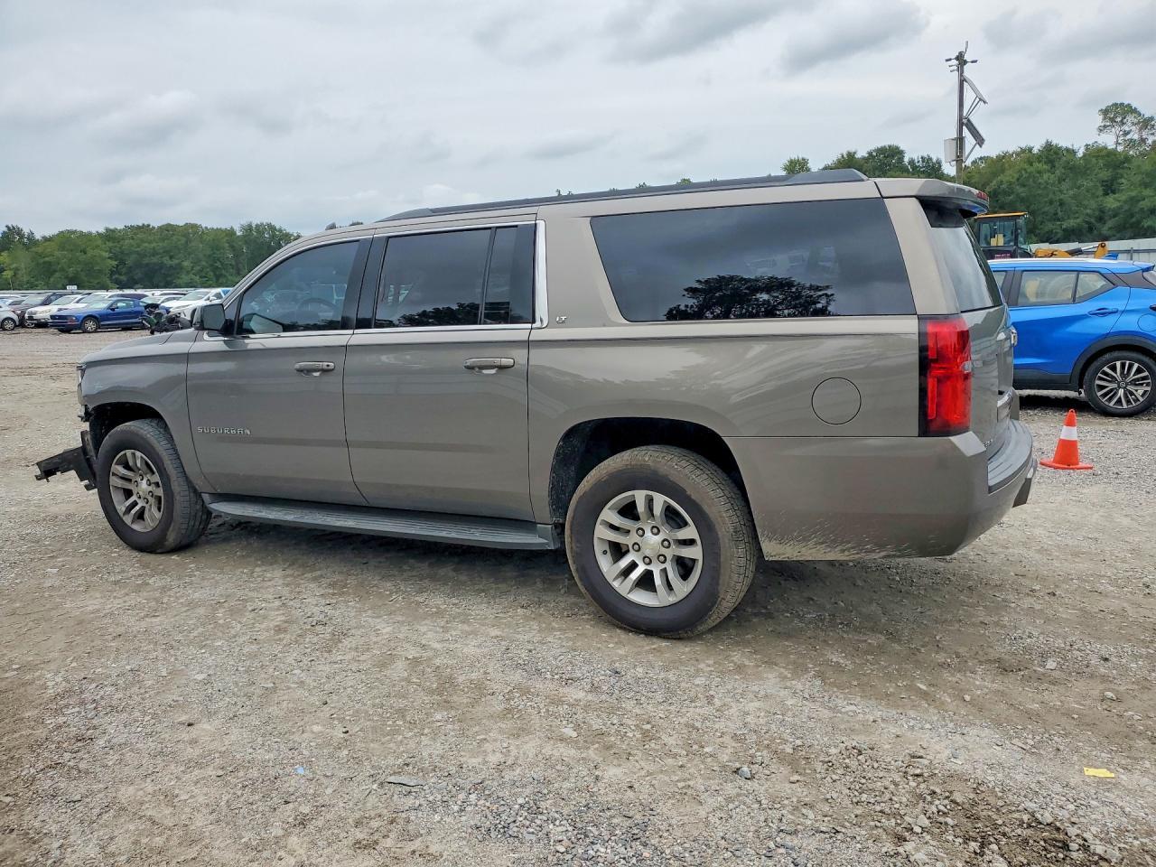 2017 Chevrolet Suburban C1500 Lt - Фото 2