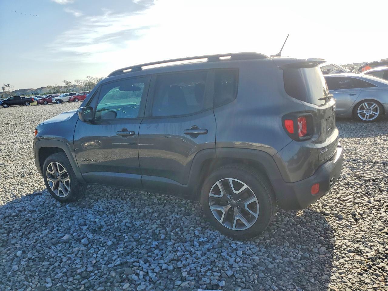 2017 Jeep Renegade Latitude - Image 2