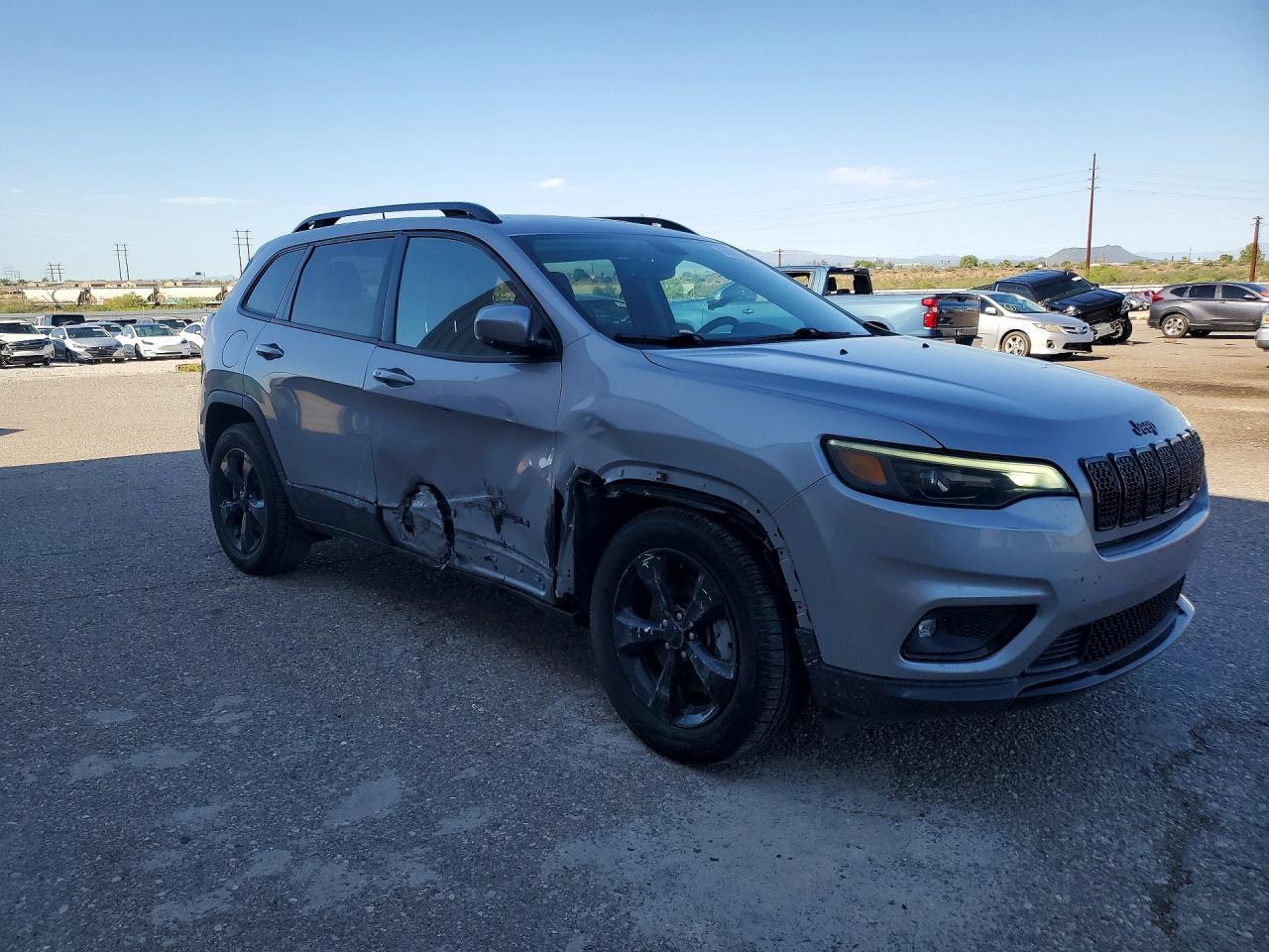 2019 Jeep Cherokee Latitude Plus - Image 4