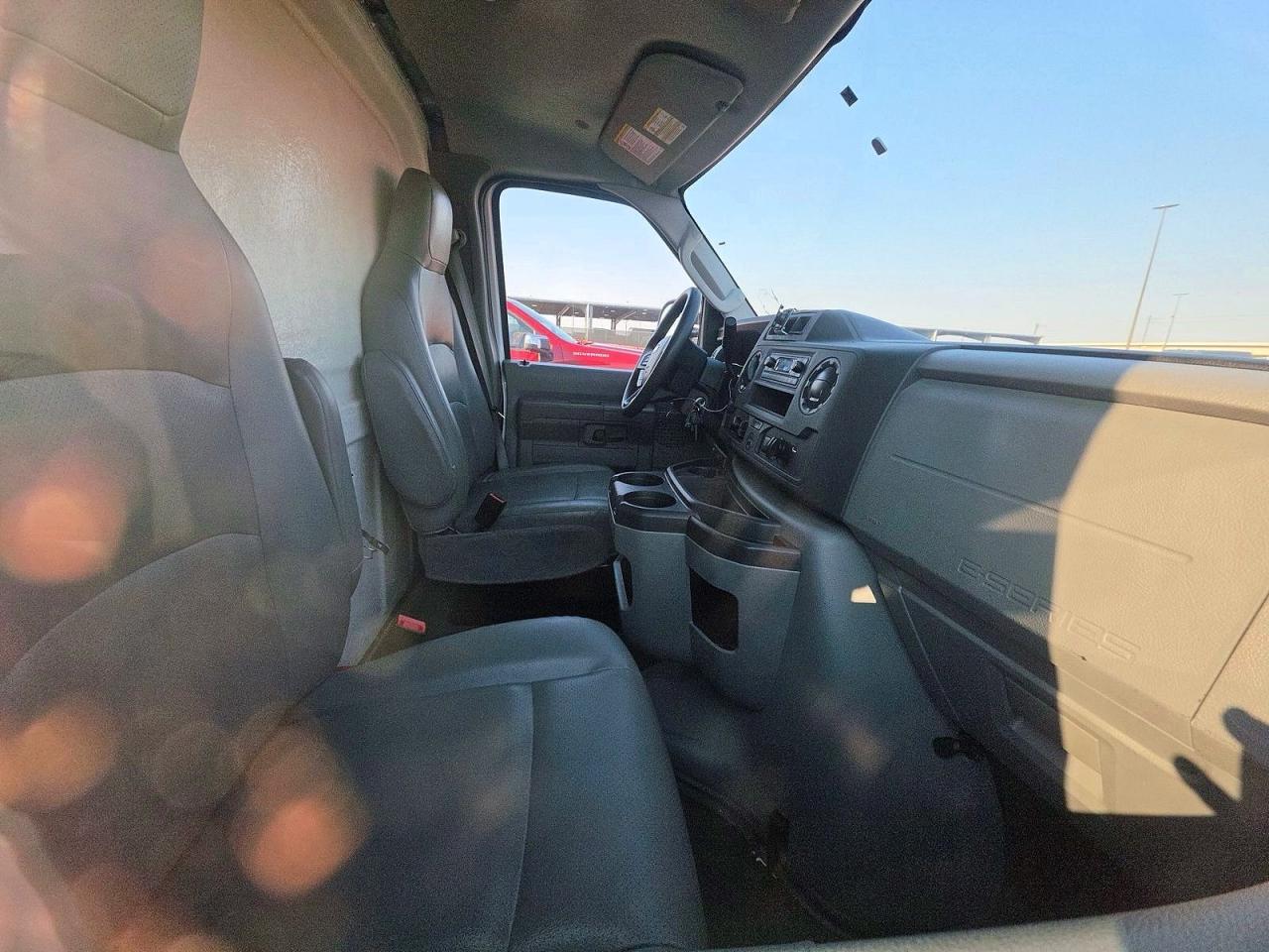 2023 Ford Econoline E350 Super Duty Cutaway Van - Фото 5