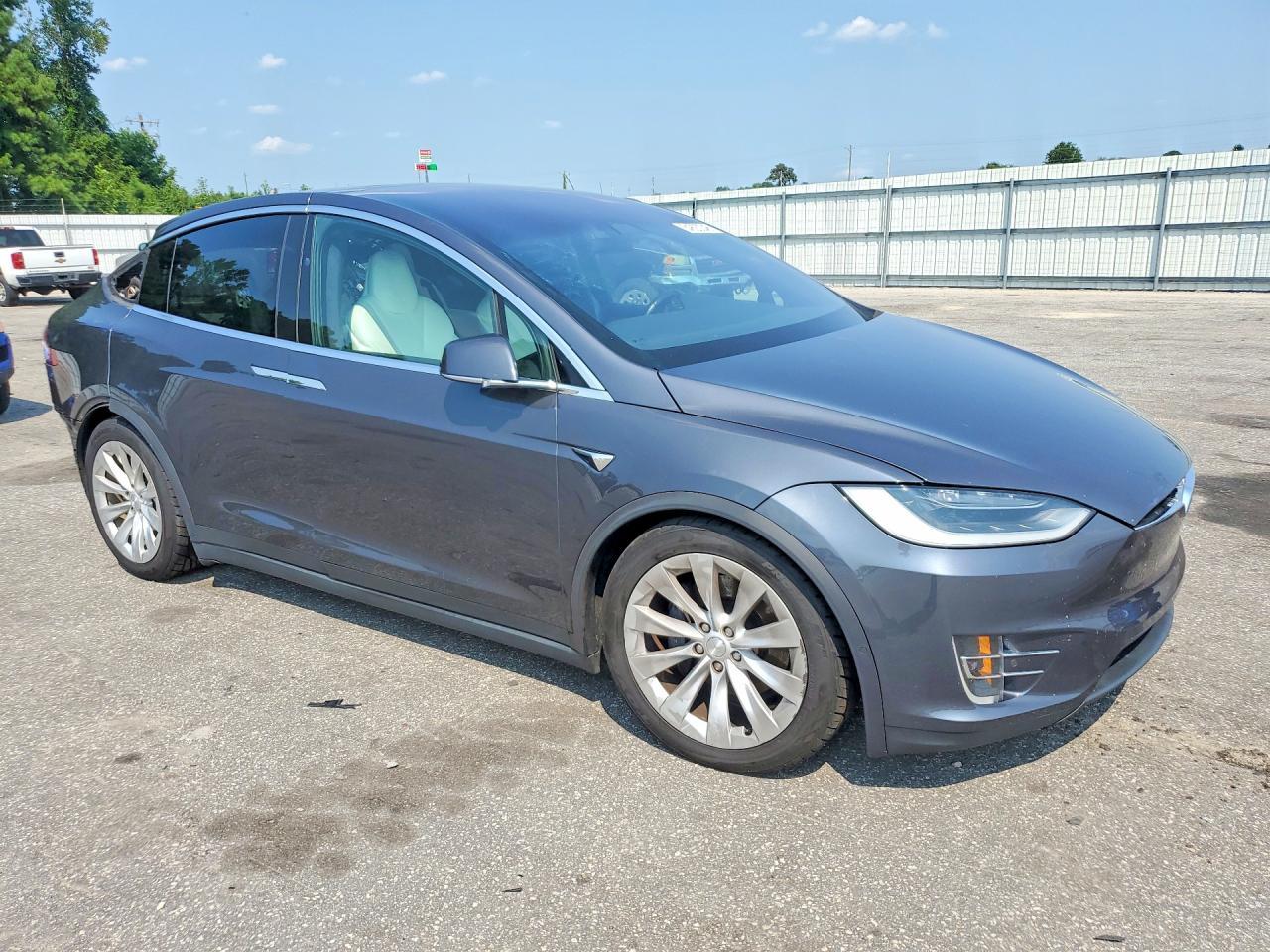2018 Tesla Model X - Image 4