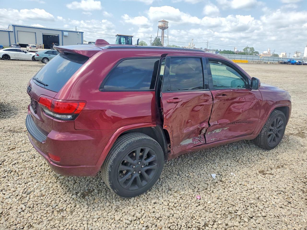 2021 Jeep Grand Cherokee Laredo - Image 3