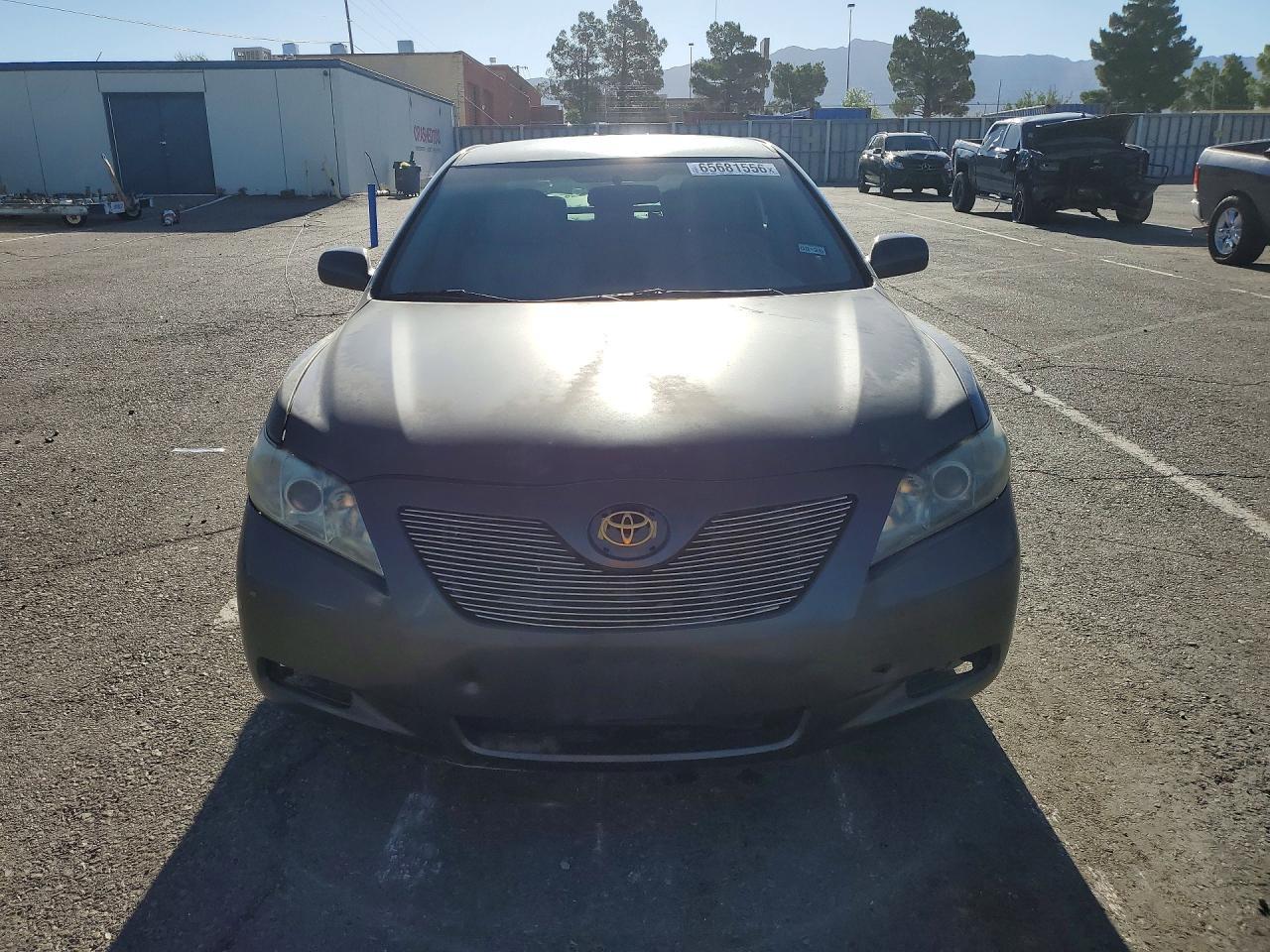 2009 Toyota Camry Le - Image 5
