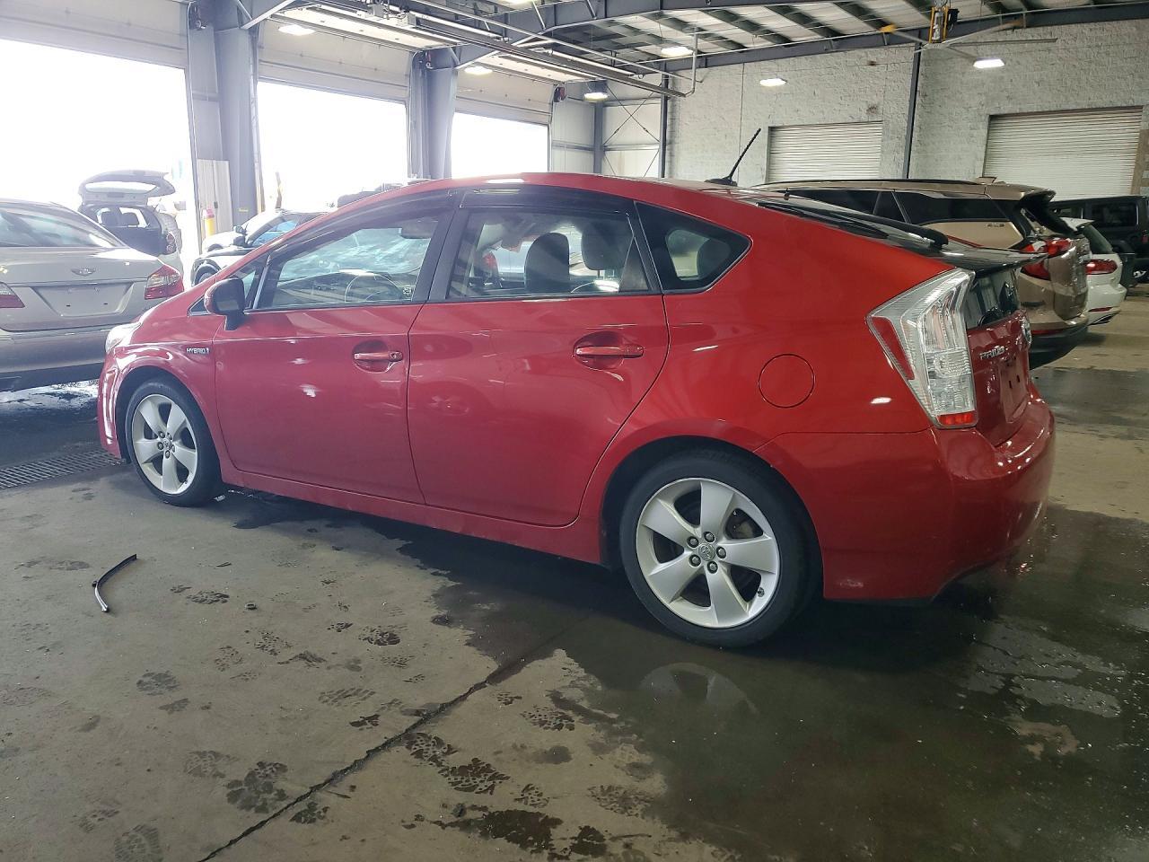 2011 Toyota Prius Five - Фото 2