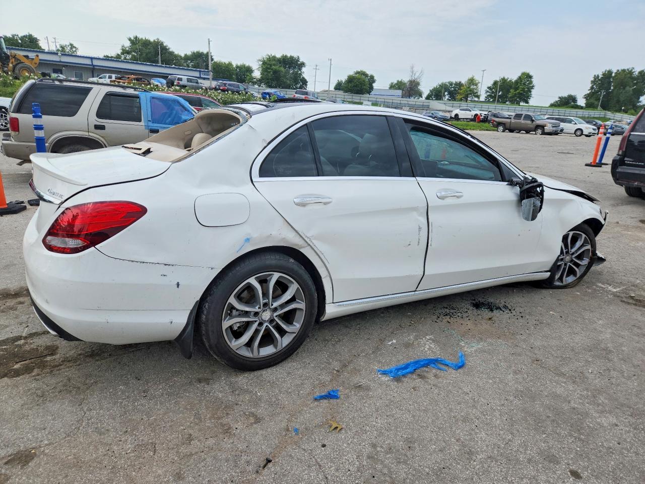 2016 Mercedes-Benz C 300 4Matic - Image 3