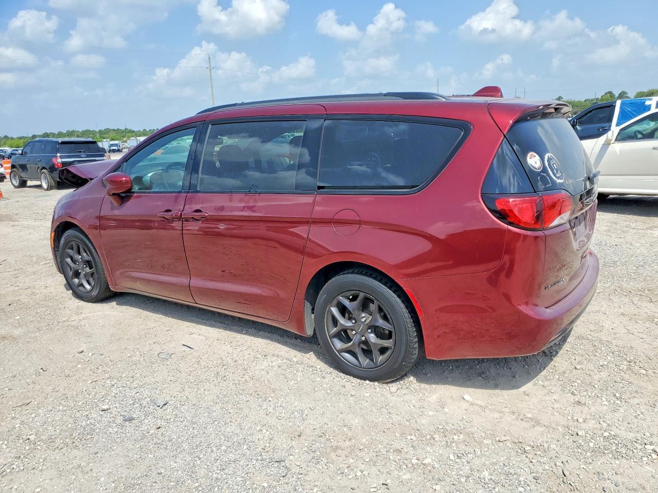 2019 Chrysler Pacifica Touring L Plus - Фото 2