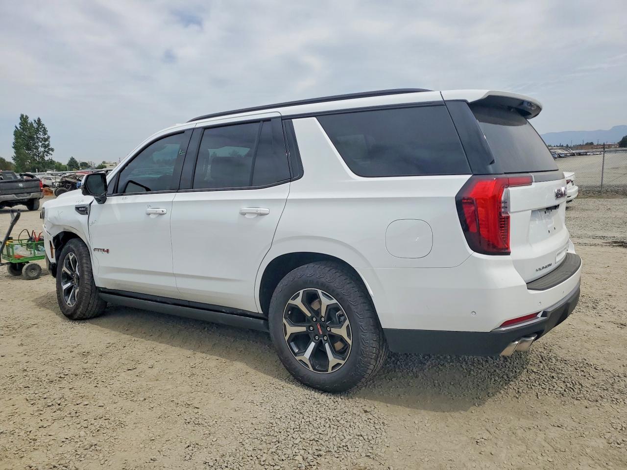 2025 GMC Yukon At4 - Image 2