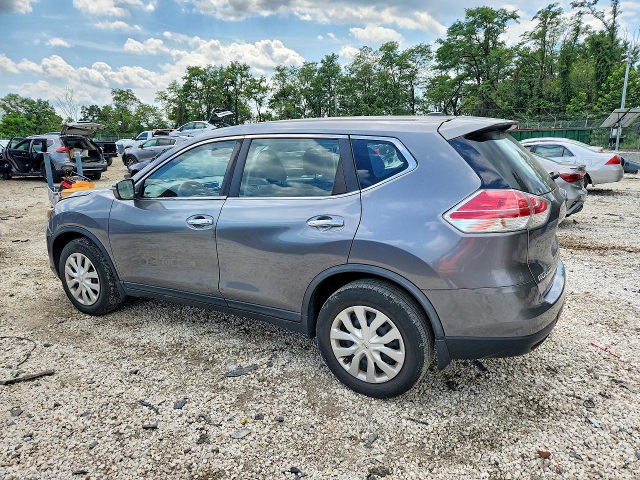 2015 Nissan Rogue S - Фото 2