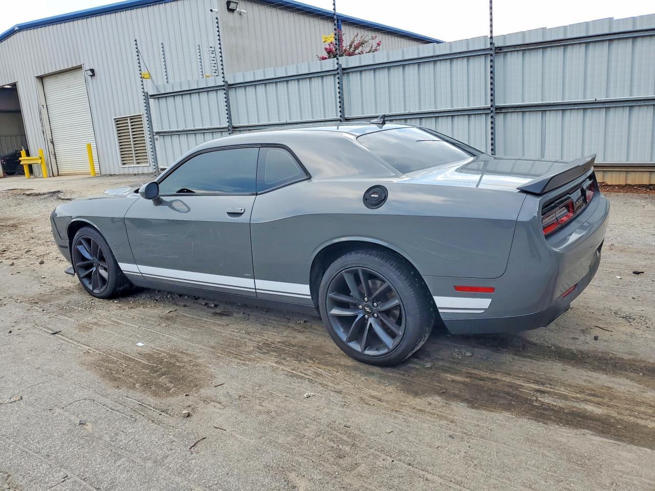 2017 Dodge Challenger Sxt - Image 2
