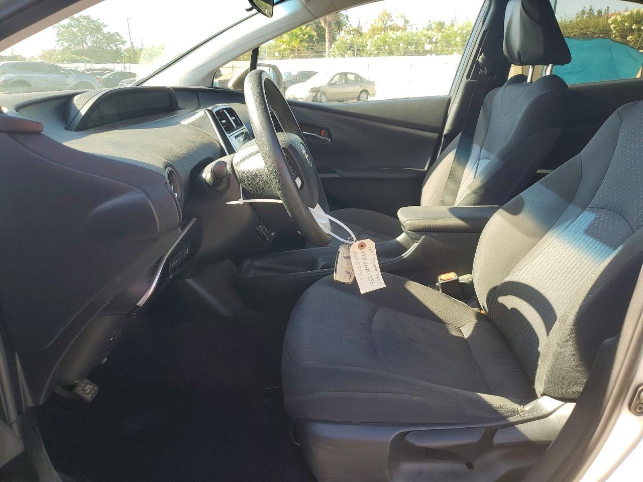 2017 Toyota Prius Two - Фото 7