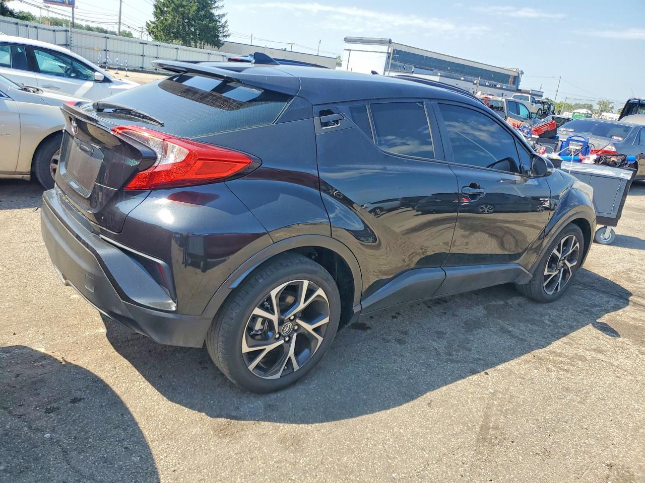 2018 Toyota C-Hr Xle - Image 3
