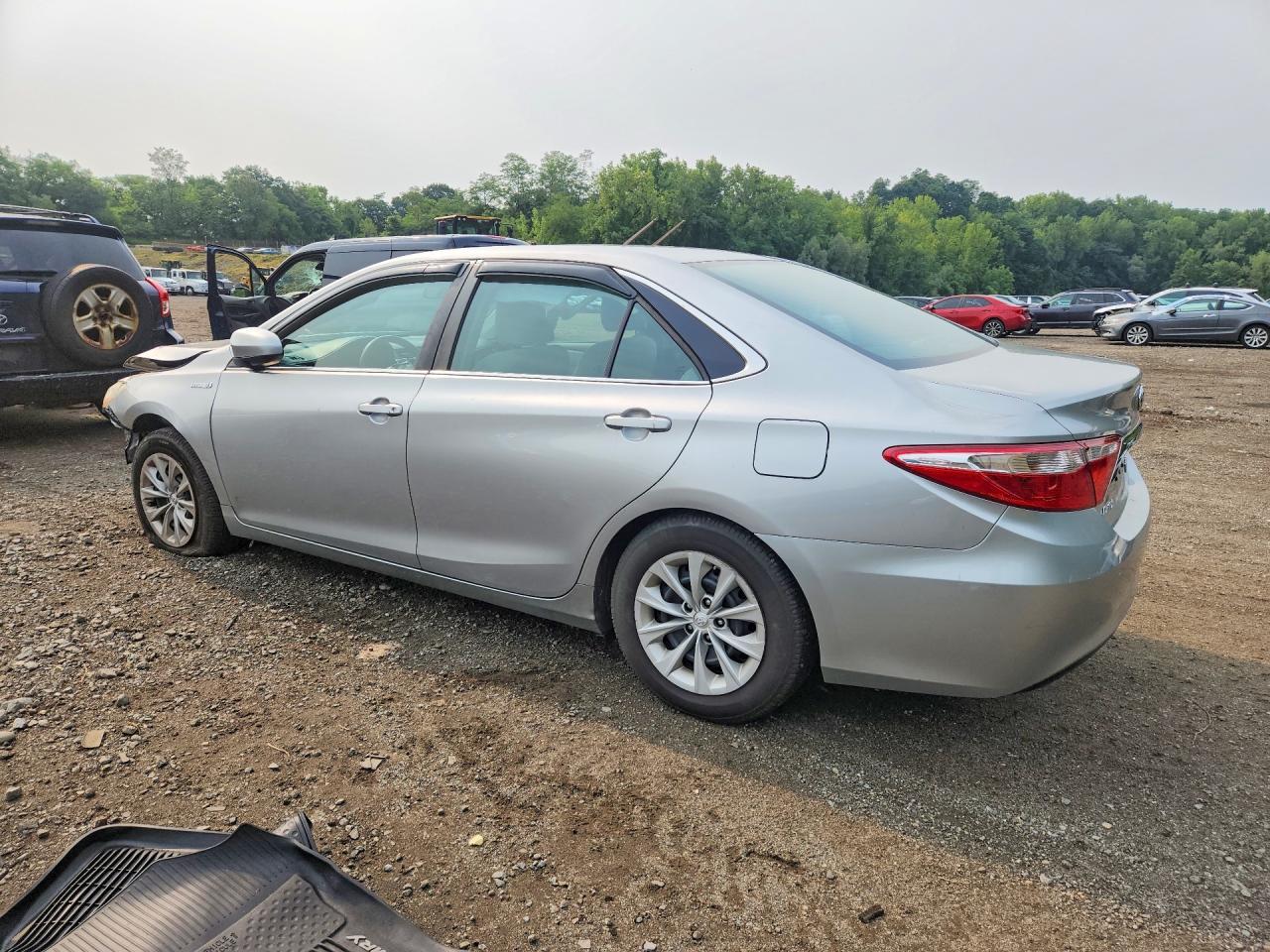 2017 Toyota Camry Hybrid Le - Фото 2