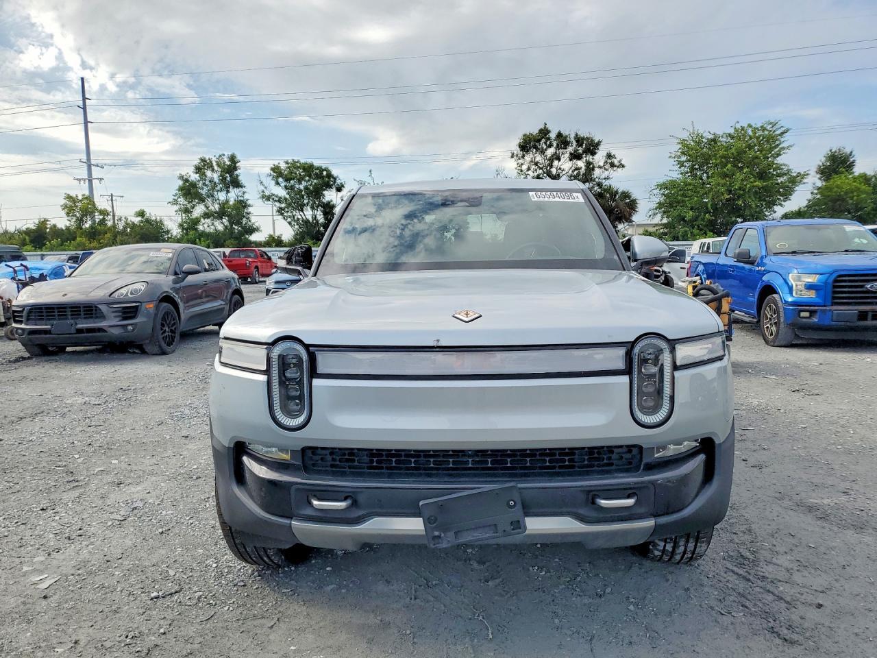 2022 Rivian R1T Adventure - Фото 5