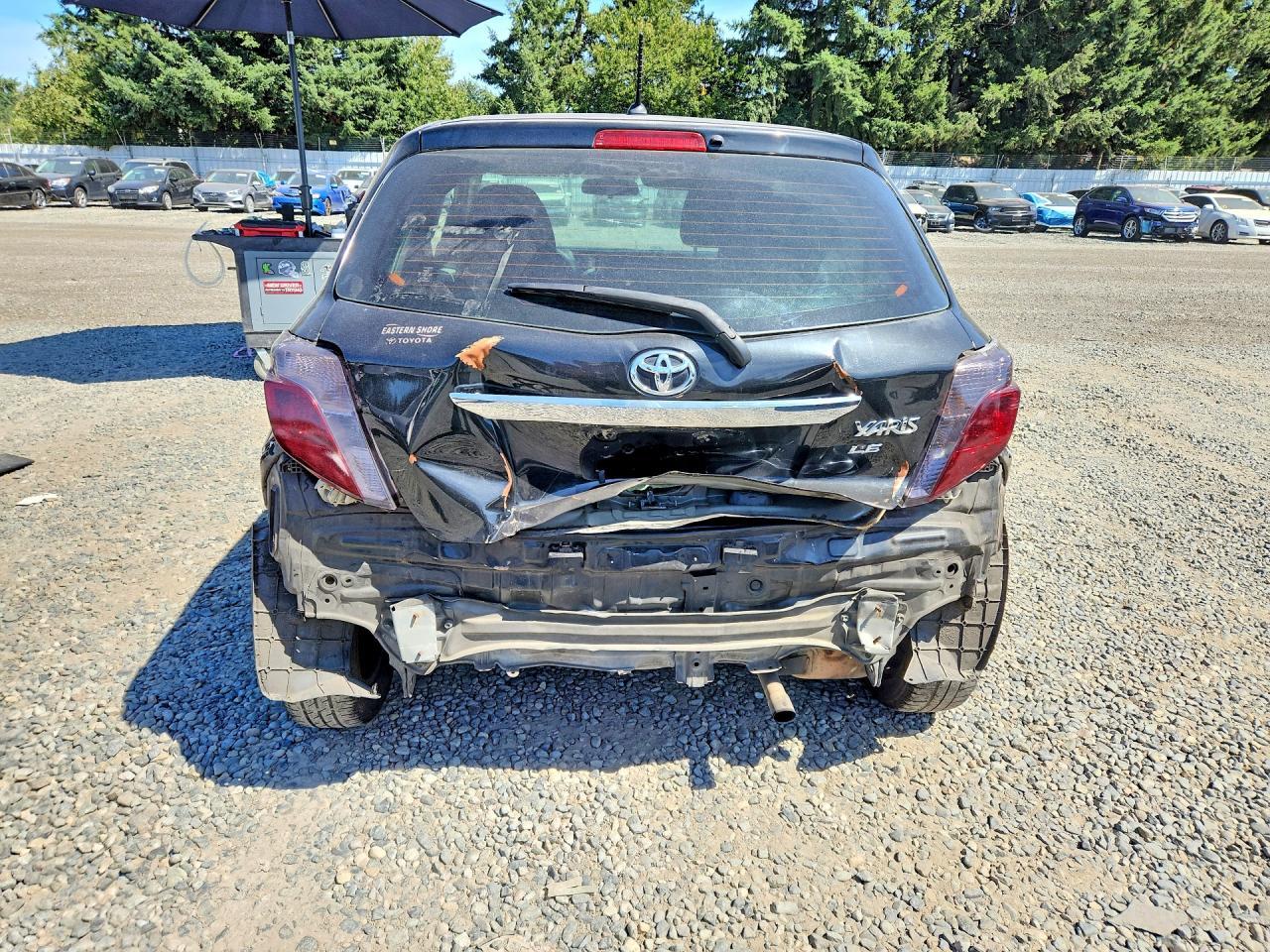 2012 Toyota Yaris 3-Door Le - Фото 6