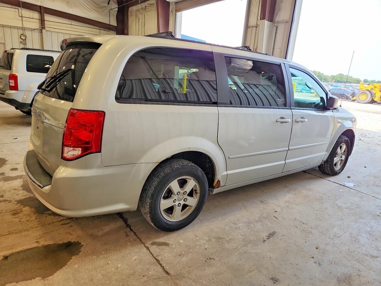 2011 Dodge Grand Caravan Express - Image 3