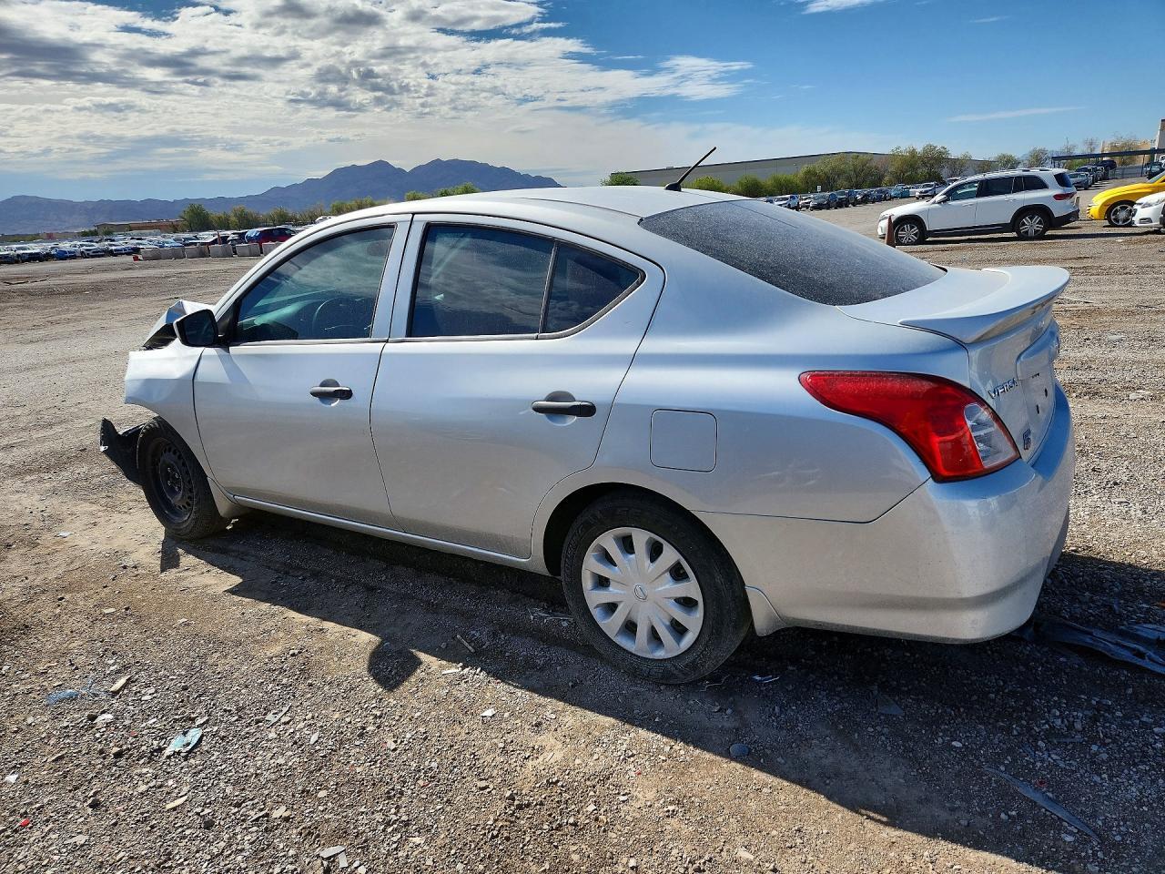 2017 Nissan Versa 1.6 S Plus - Image 2