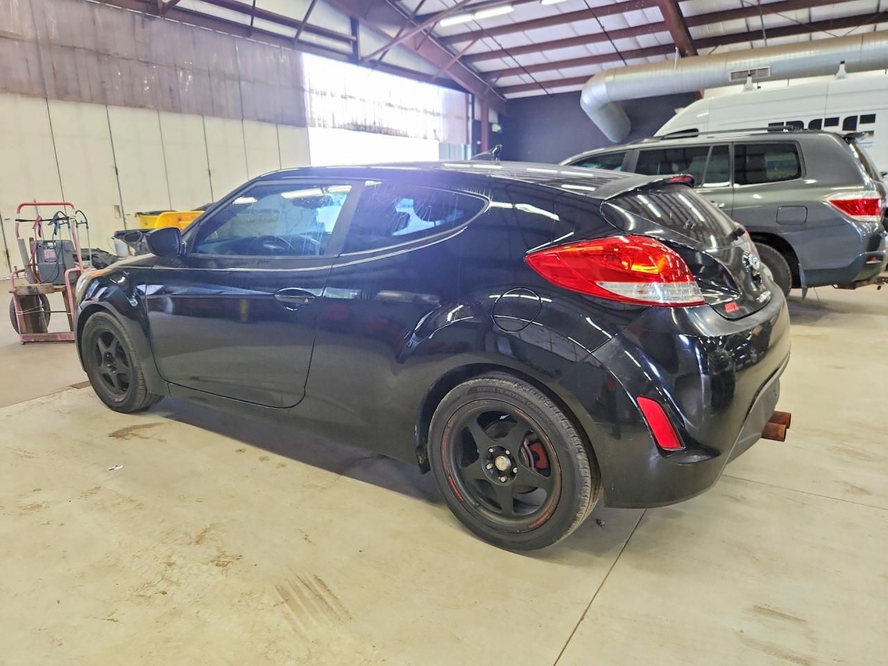2013 Hyundai Veloster Base - Фото 2