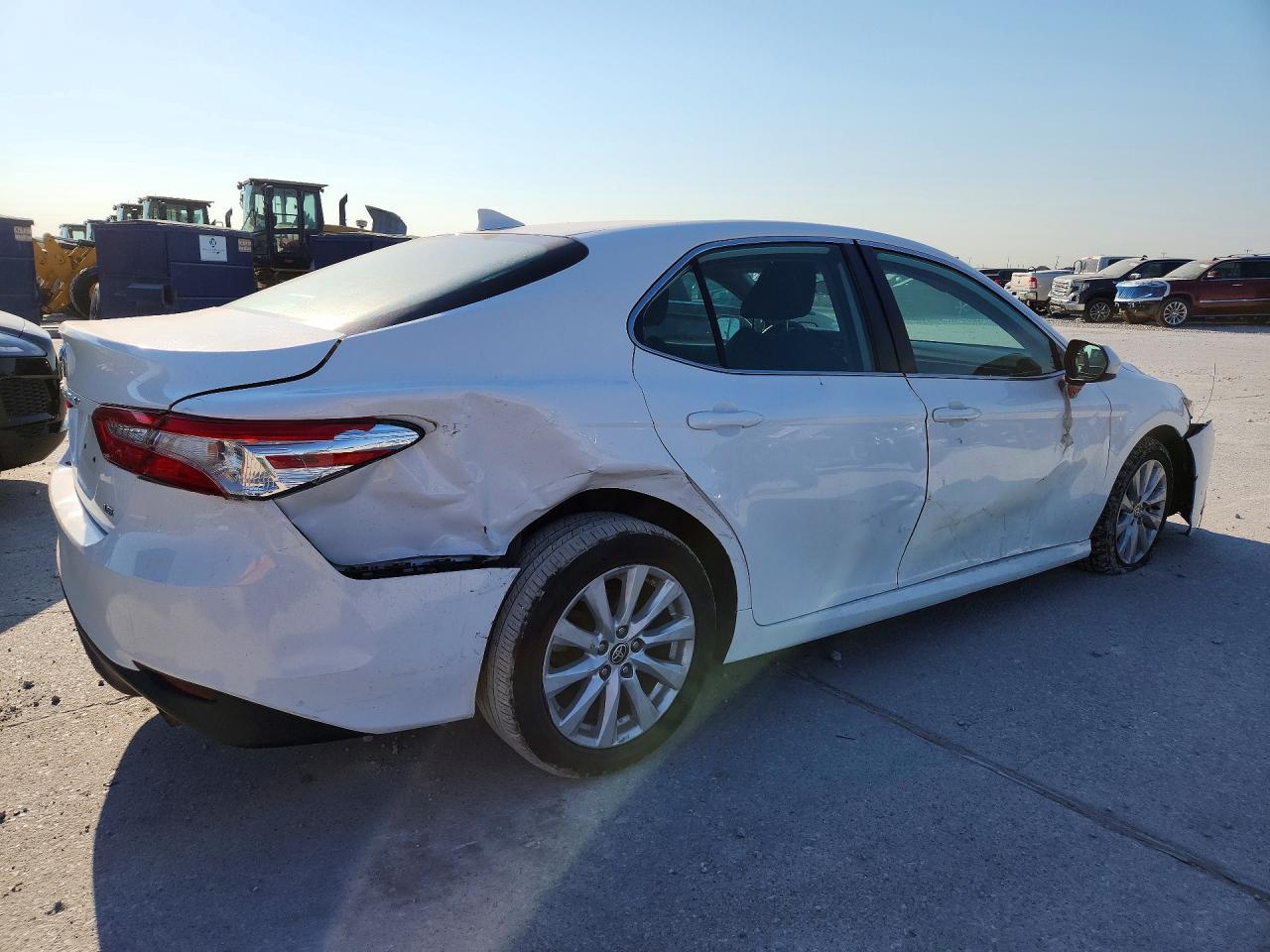 2020 Toyota Camry - Фото 3