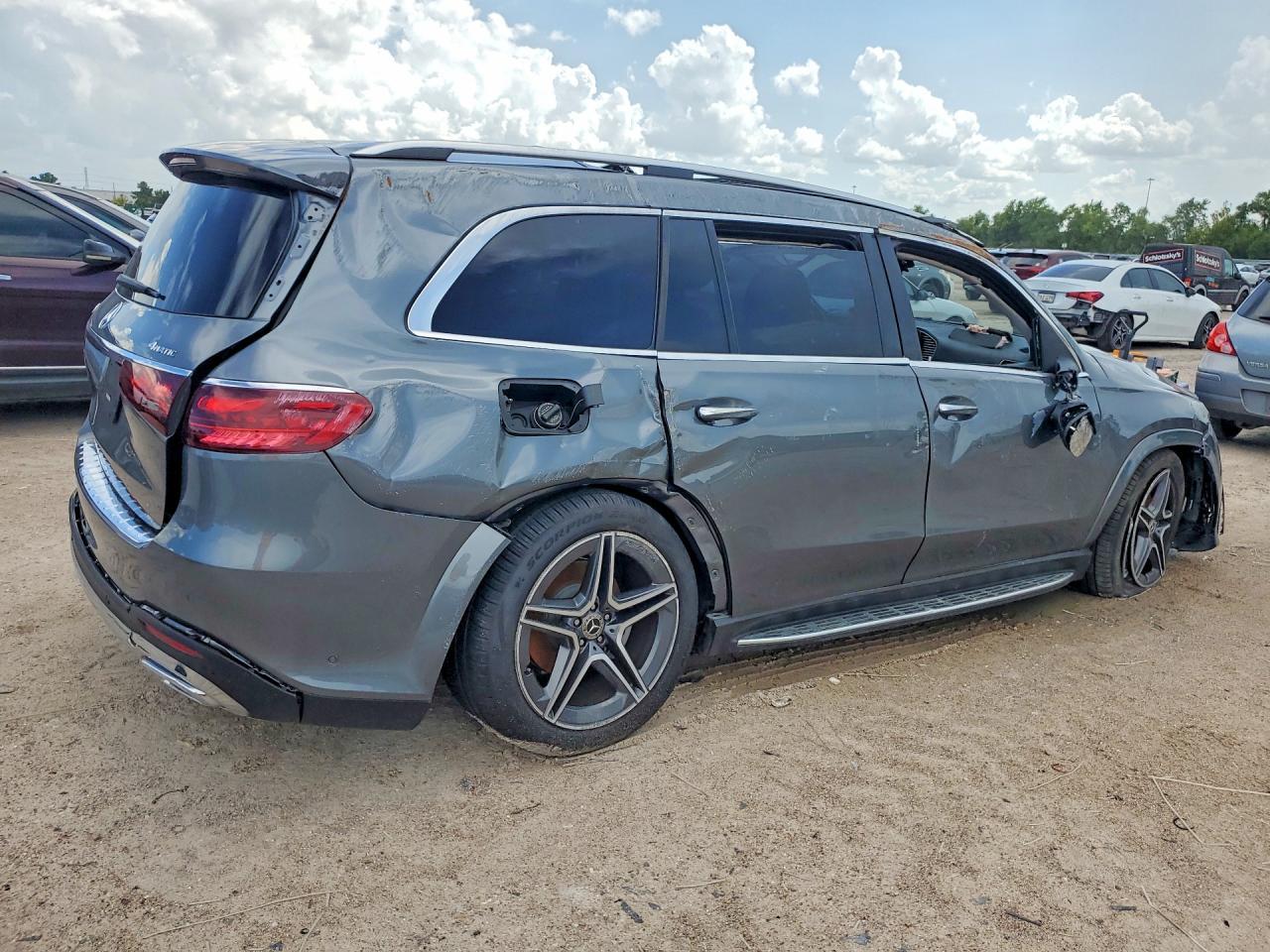 2026 Mercedes-Benz Gls 450 4Matic - Image 3