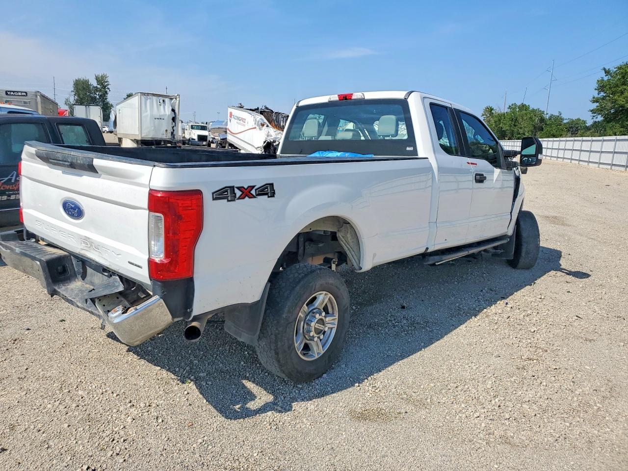 2017 Ford F250 Super Duty - Фото 3