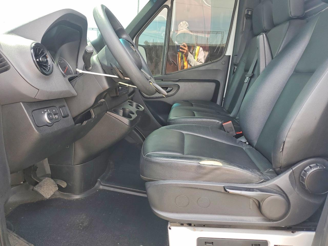 2024 Mercedes-Benz Sprinter 2500 Delivery Van - Фото 7