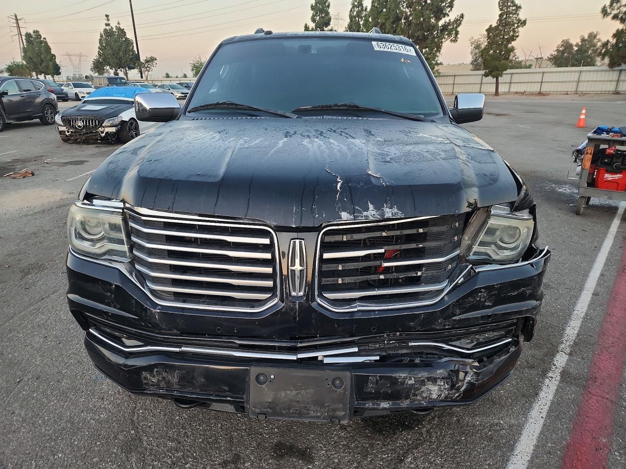 2016 Lincoln Navigator Select - Image 5