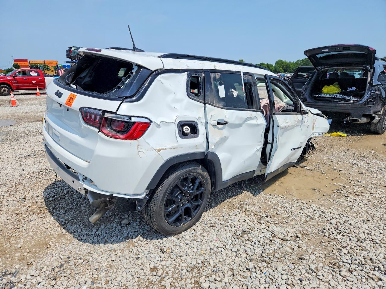 2025 Jeep Compass Latitude - Фото 3