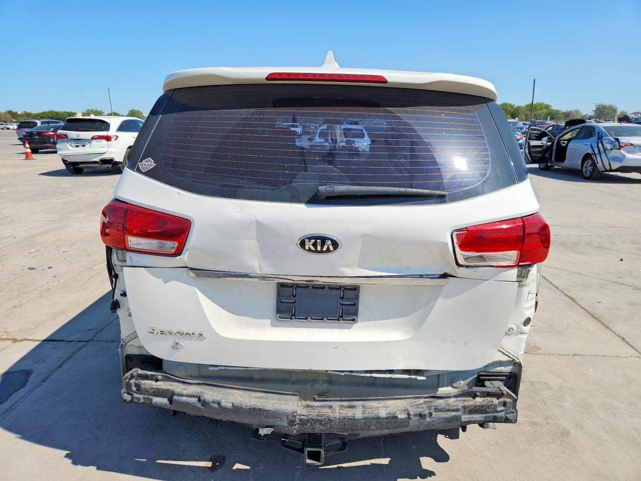 2015 Kia Sedona L - Image 6