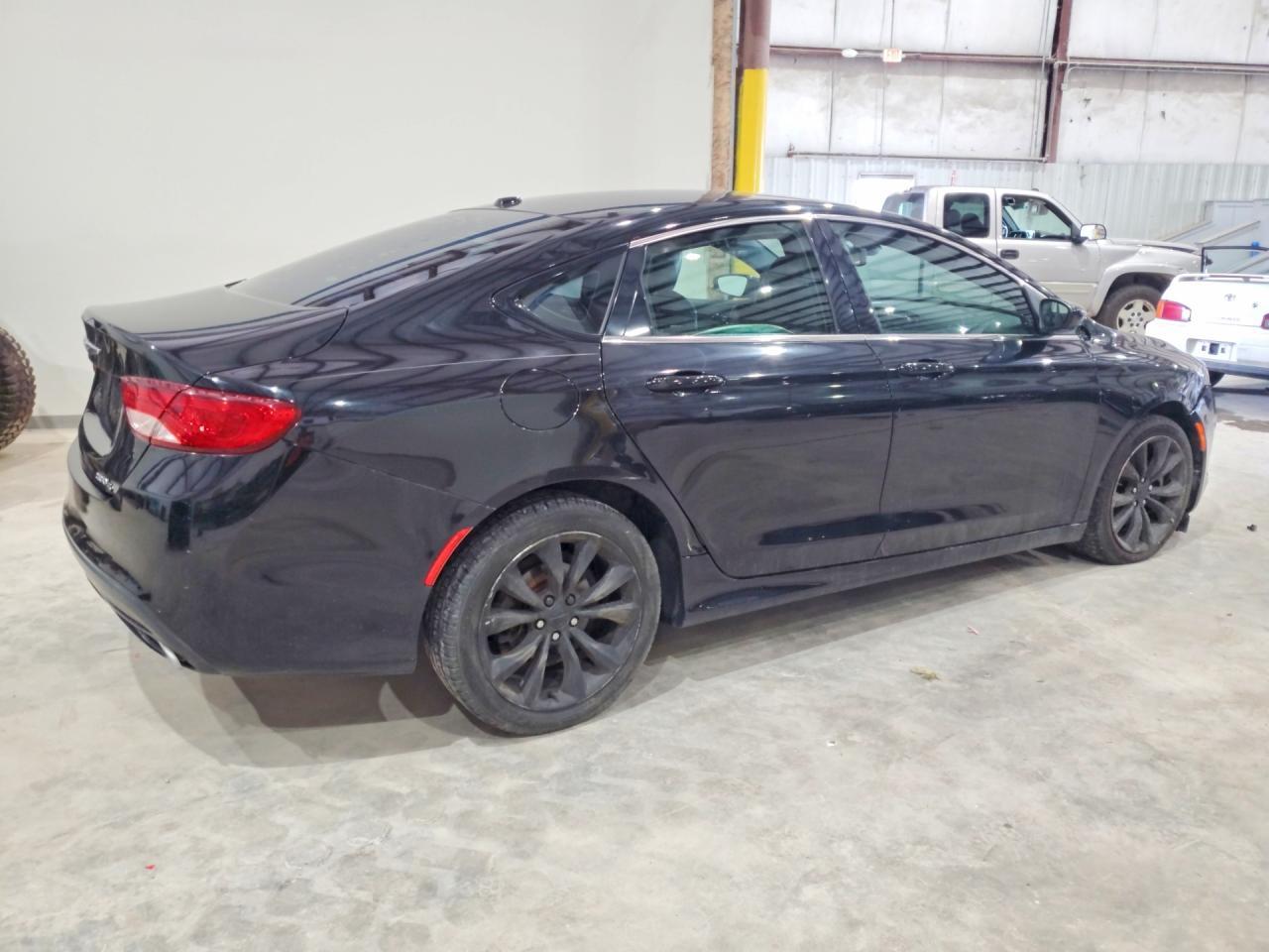 2015 Chrysler 200 S - Фото 3