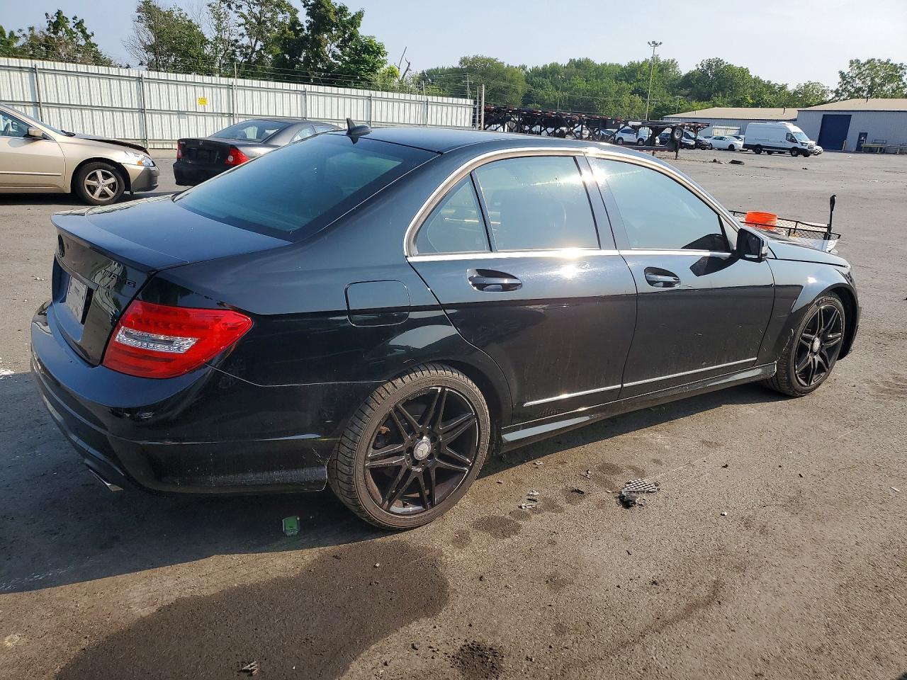 2014 Mercedes-Benz C 300 4Matic - Image 3