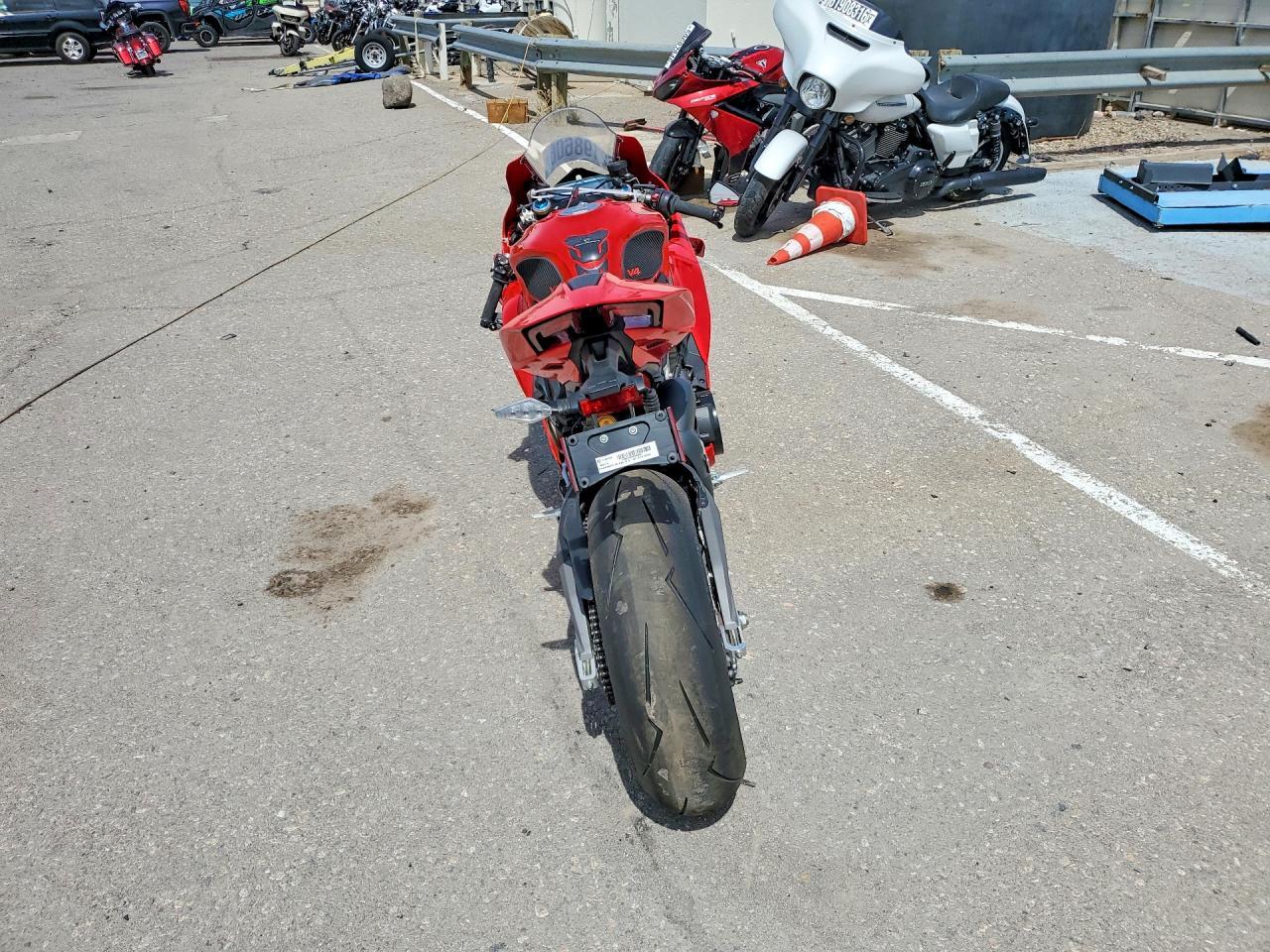 2025 Ducati Panigale V4 - Image 4