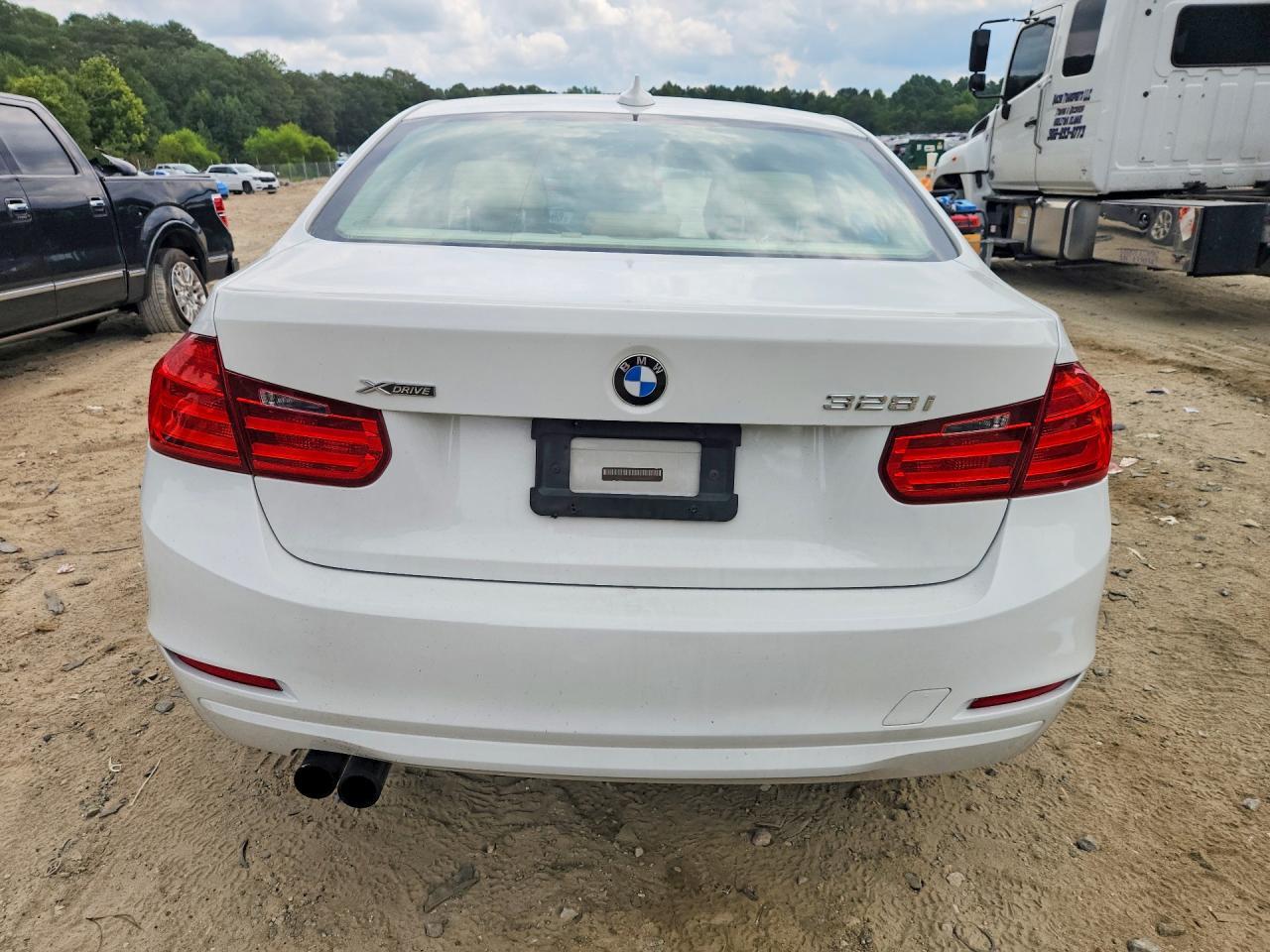 2013 BMW 328 Xi - Image 6