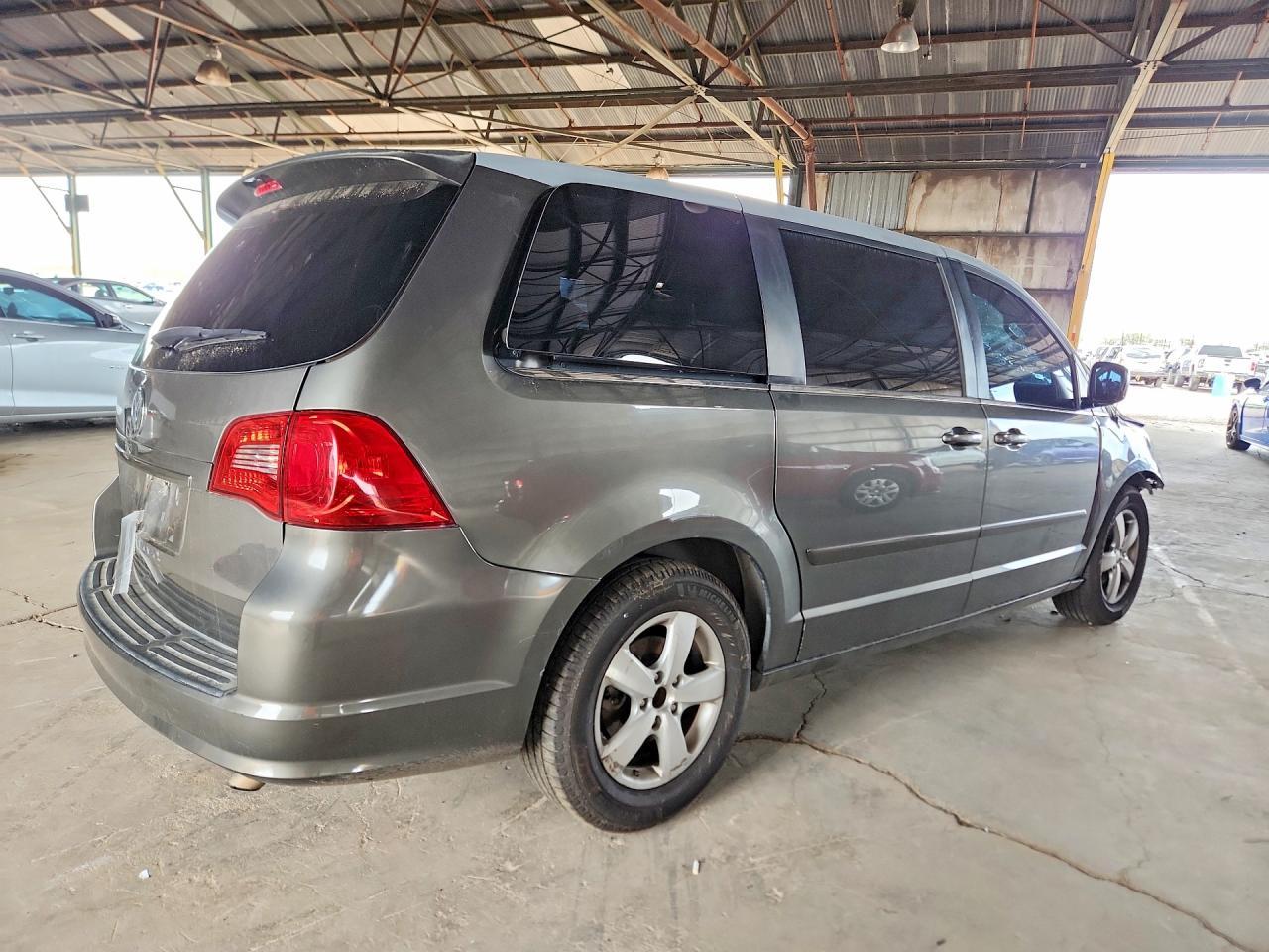 2010 Volkswagen Routan Se - Фото 3