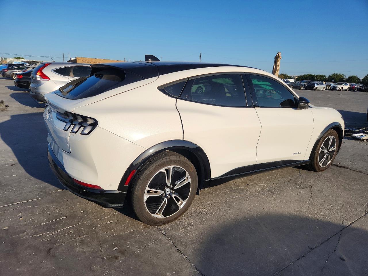 2023 Ford Mustang Mach-E Premium - Фото 3