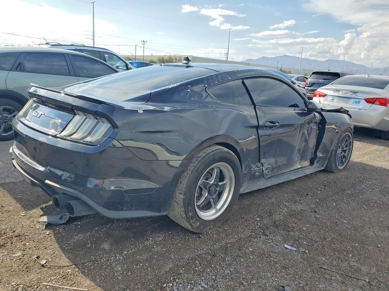 2023 Ford Mustang Gt - Фото 3