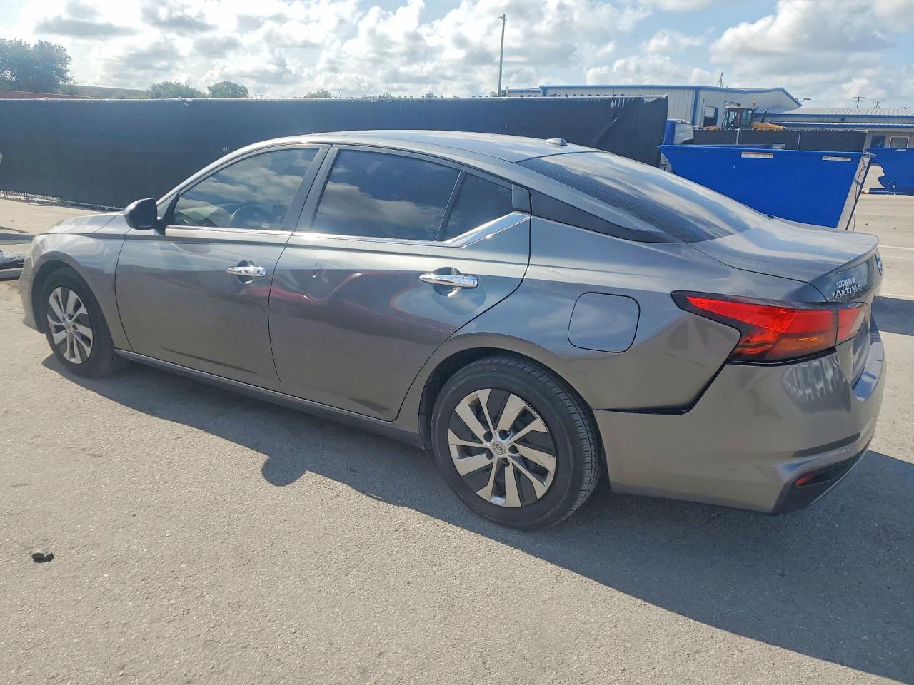 2020 Nissan Altima S - Фото 2