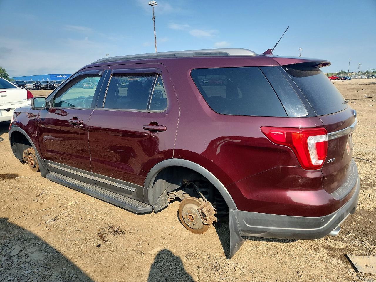 2019 Ford Explorer Xlt - Фото 2