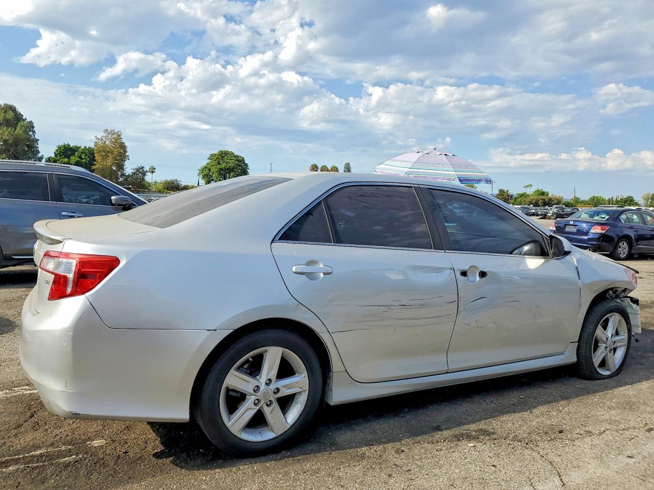 2014 Toyo Camry Se - Фото 3
