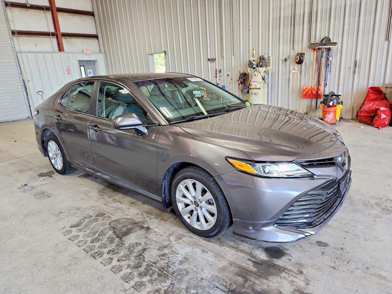 2020 Toyota Camry Le - Фото 4