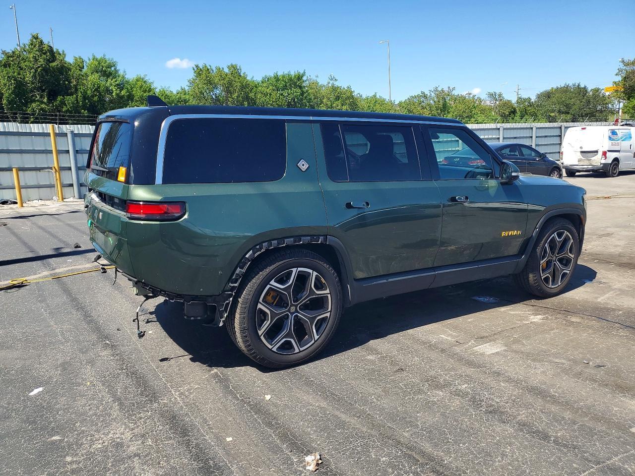2024 Rivian R1S Adventure - Фото 3
