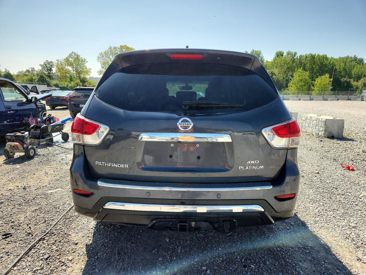 2014 Nissan Pathfinder S - Image 6