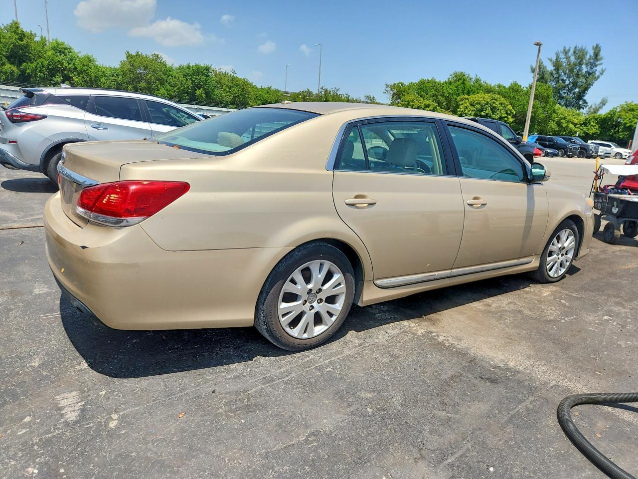 2011 Toyota Avalon Base - Фото 3