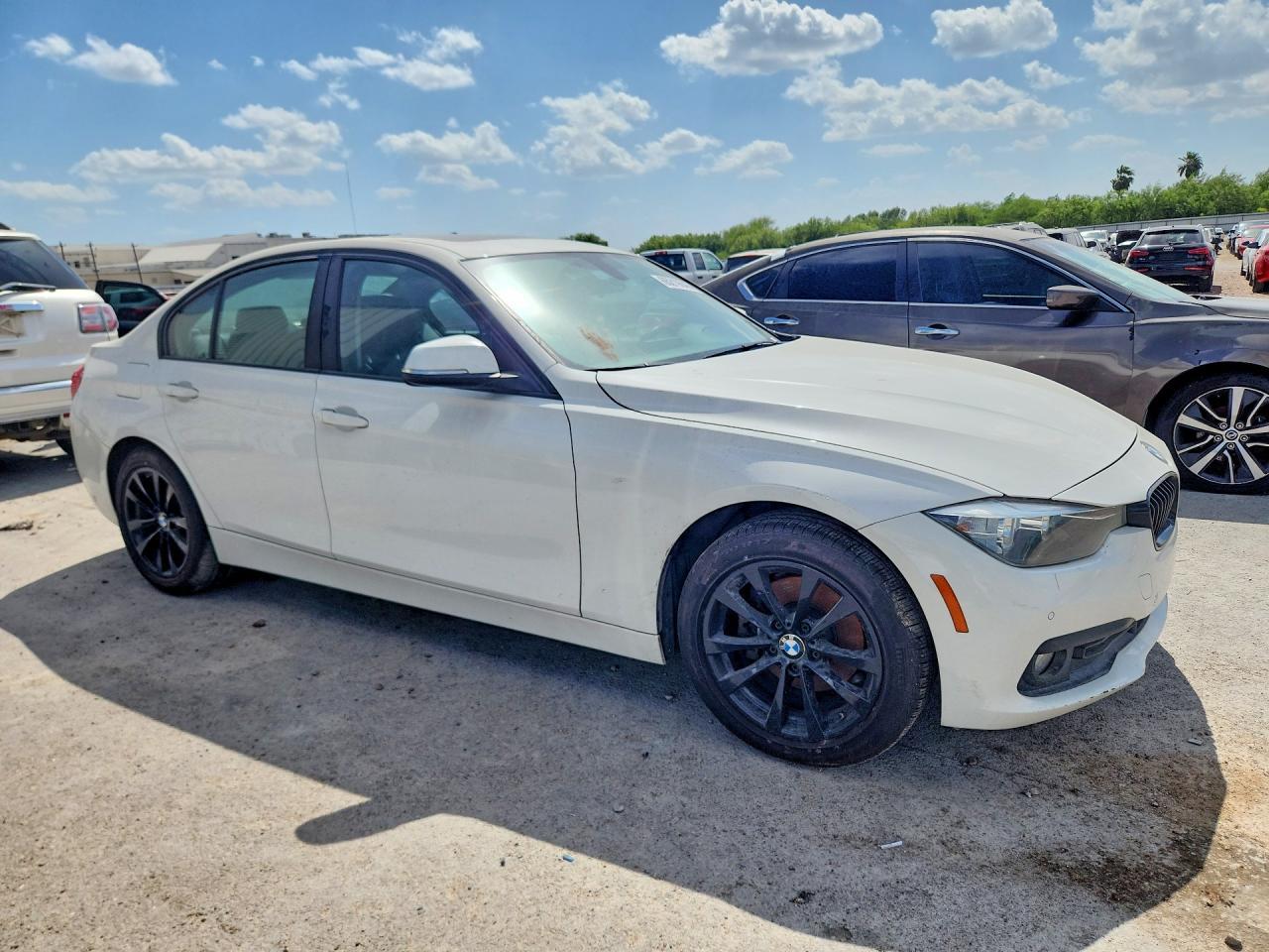 2017 BMW 320 I - Image 4