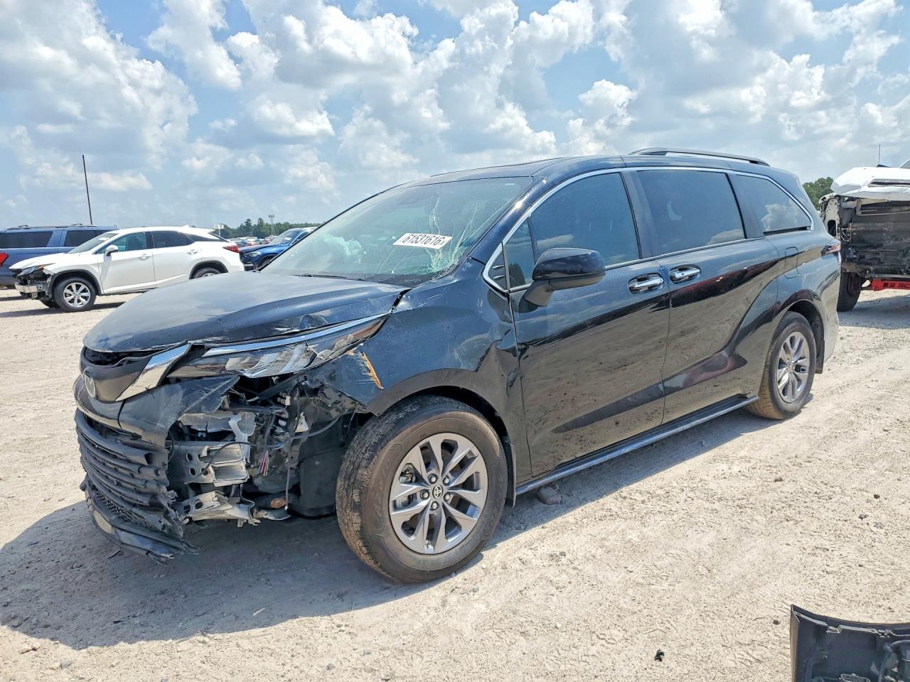 2025 Toyota Sienna Xle