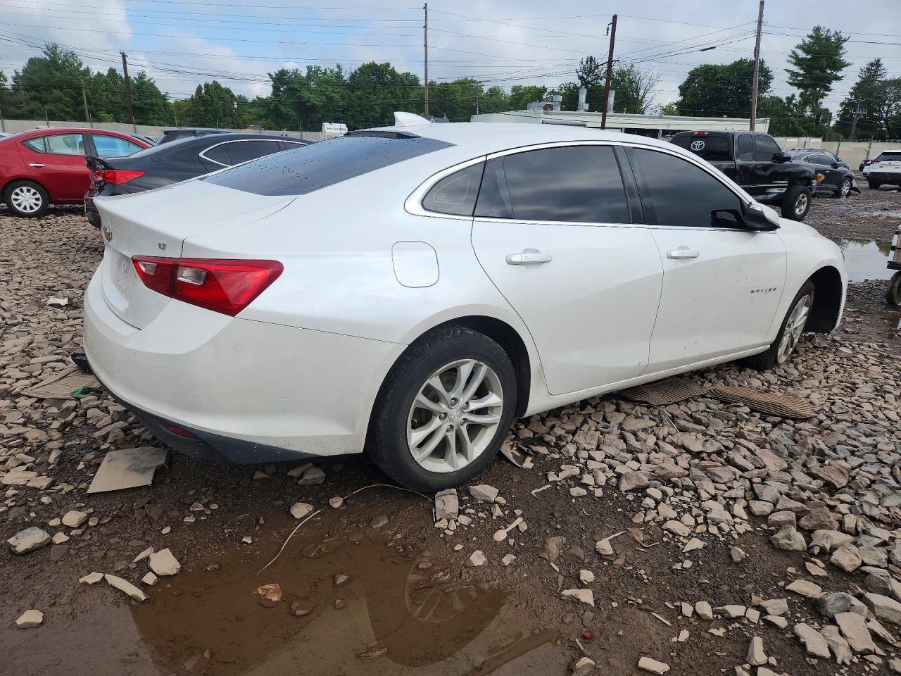 2017 Chevrolet Malibu Lt - Image 3
