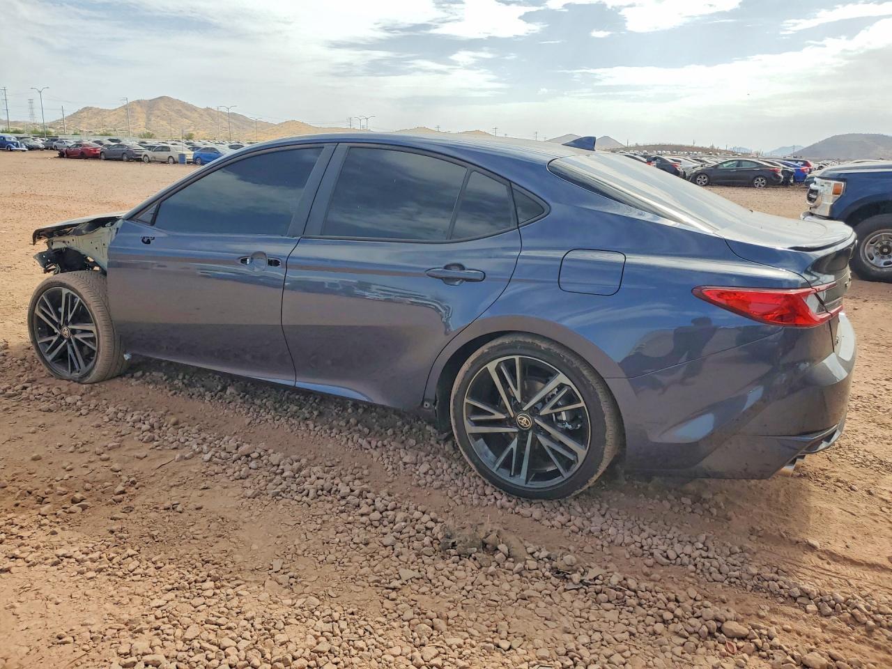 2026 Toyota Camry Xse - Фото 2